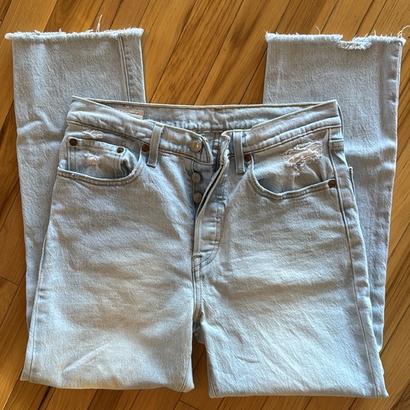 Levi’s 501 jeans! Like new condition. Size 27X26 - Picture 2 of 4